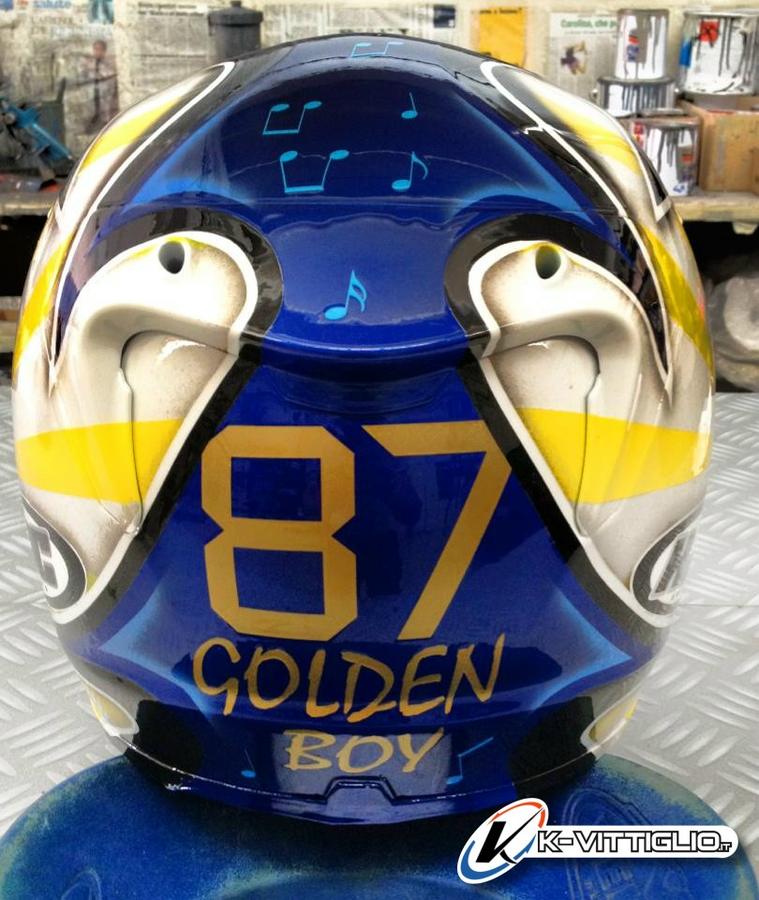 Casco HJC blu con il numero 87 e la scritta Golden Boy in oro