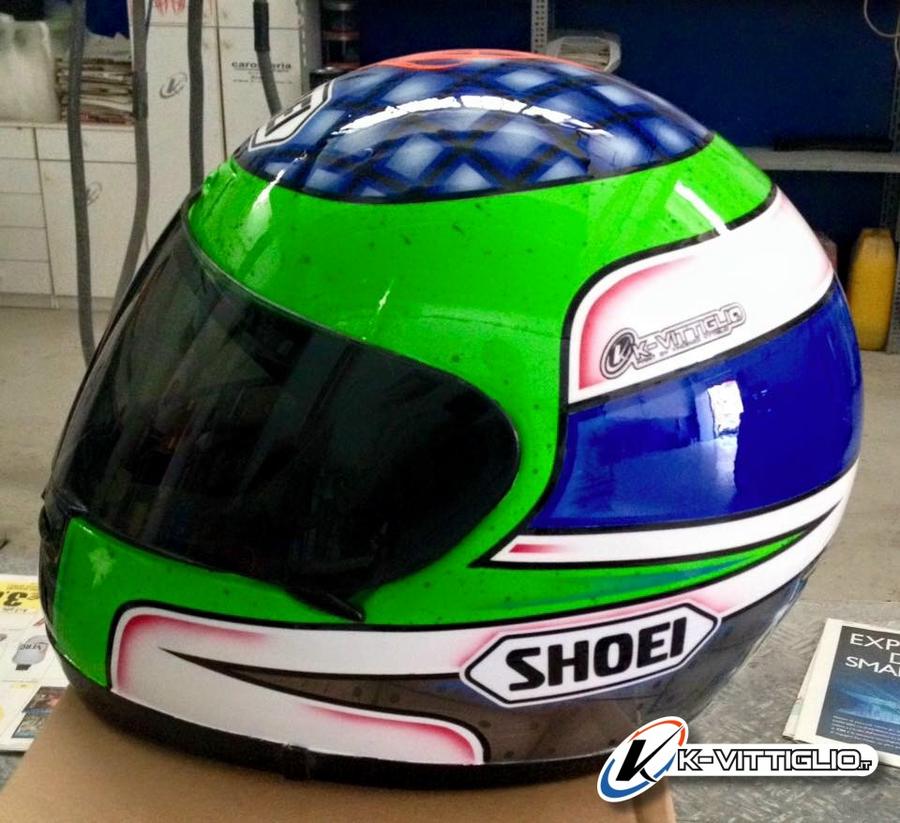 Casco Shoei verde e blu con filetti bianchi